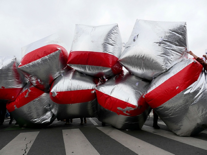 Tools for Action, Inflatable barricade at Red Lines are not for crossing protest, Paris 2015. Photo: Artúr van Balen.