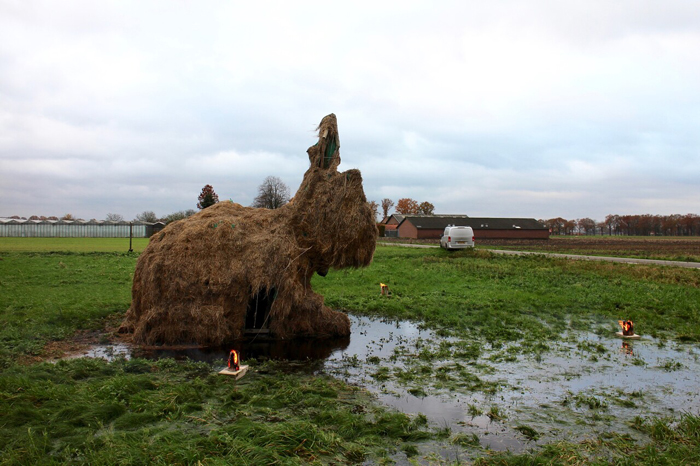 Erik van Lieshout, The Fen-fire, 2024. HD video, colour, sound, 60 minutes. Collection Het Noordbrabants Museum, made possible with support from Het Noordbrabants Museum, ’s-Hertogenbosch and the Mondriaan Fonds. 