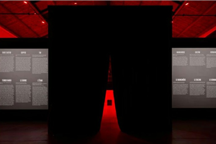 Vue de l’exposition Alfredo Jaar, La Fin du Monde, La >Patinoire Royale Bach, Bruxellles